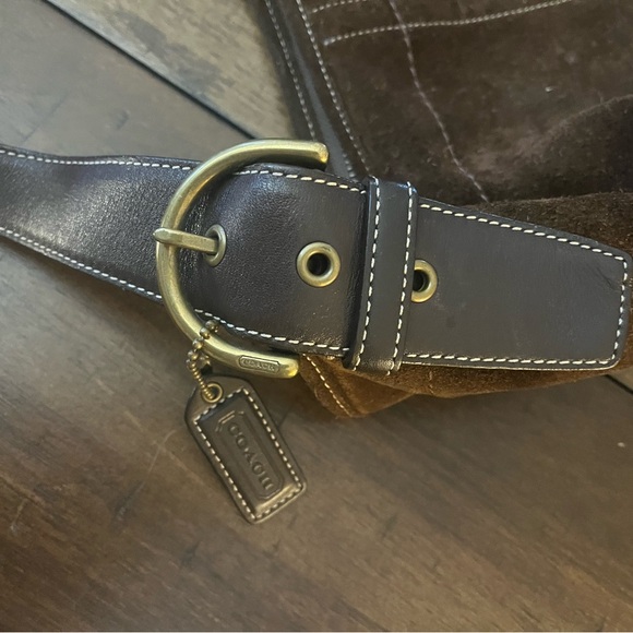 Coach Suede shoulder Bag with Curved Design - Picture 8 of 13